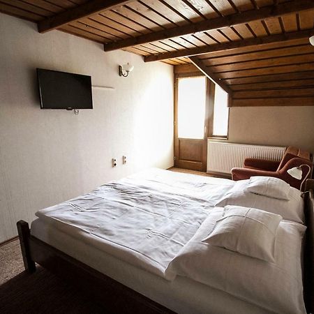 Aranygombos Fogado Hotel Telkibanya Bagian luar foto