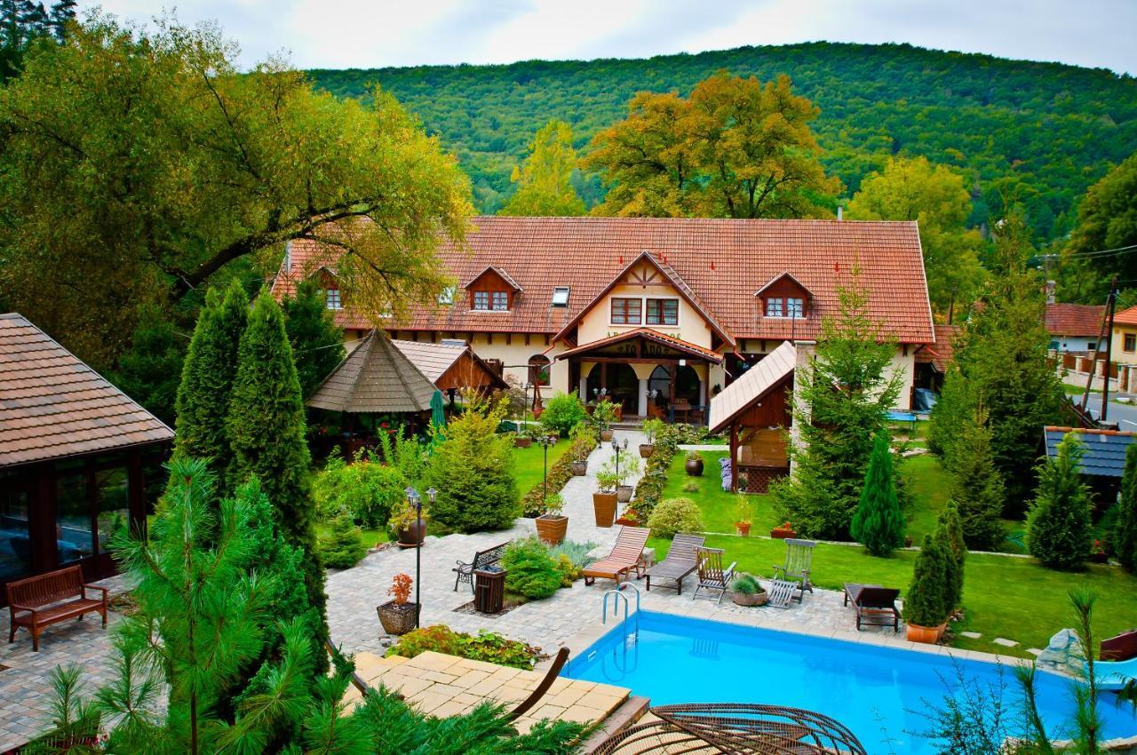 Aranygombos Fogado Hotel Telkibanya Bagian luar foto